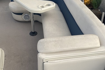 Premier Pontoons 251 Castaway Tritoon