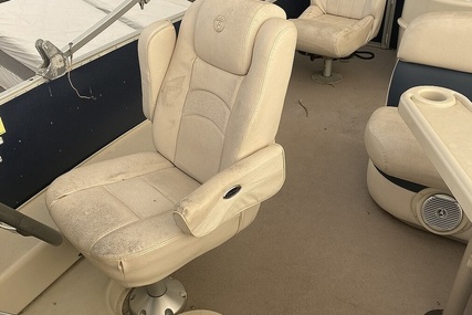 Premier Pontoons 251 Castaway Tritoon