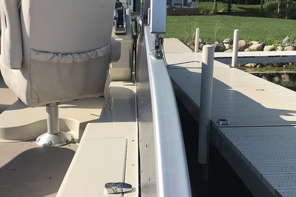 Premier Pontoons 251 Castaway Tritoon