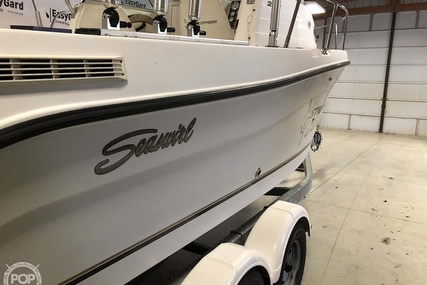 Seaswirl Striper 2101 WA Hard Top