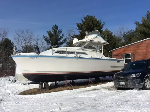 Hatteras 31 Flybridge Cruiser