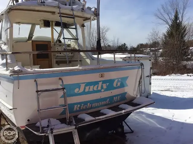 Hatteras 31 Flybridge Cruiser