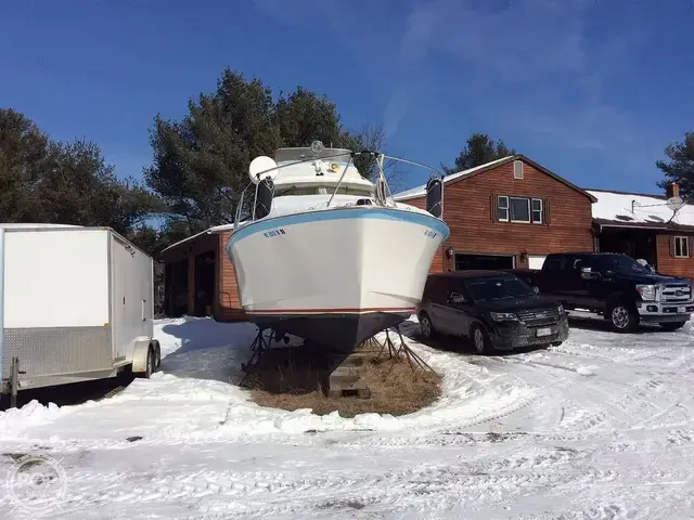 Hatteras 31 Flybridge Cruiser