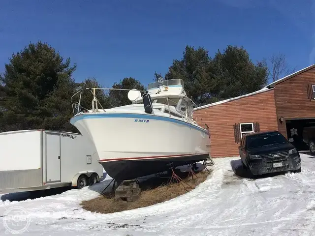 Hatteras 31 Flybridge Cruiser