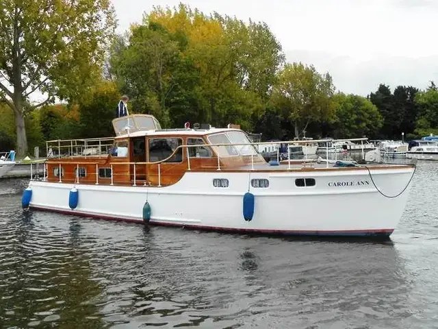 41ft CLASSIC TWIN SCREW MOTOR YACHT