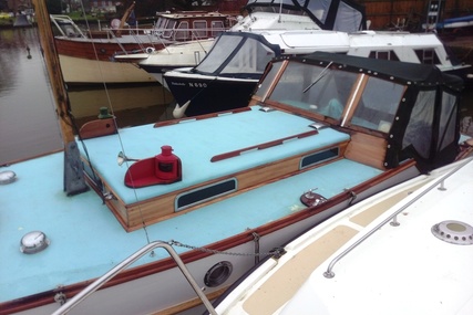 24ft. WILSON CLASSIC MOTOR CRUISER