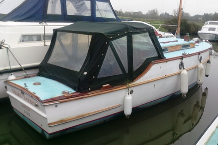 24ft. WILSON CLASSIC MOTOR CRUISER