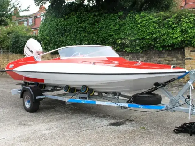 15ft. GLASTRON GT 150 SPORTS BOAT