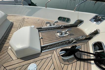 Ferretti Yachts F810