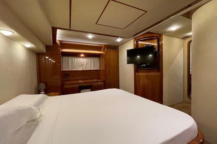 Ferretti Yachts F810