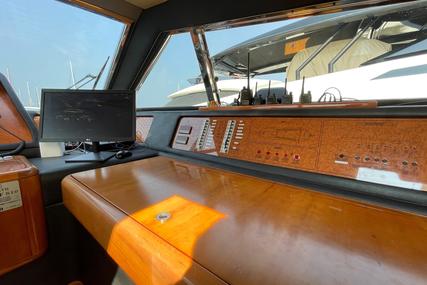 Ferretti Yachts F810