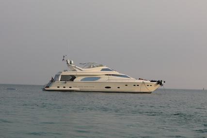 Ferretti Yachts F810