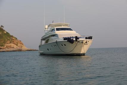 Ferretti Yachts F810