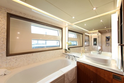 Aquitalia 95ft Luxury yacht