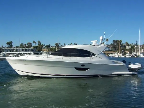 Riviera 4400 Sport Yacht