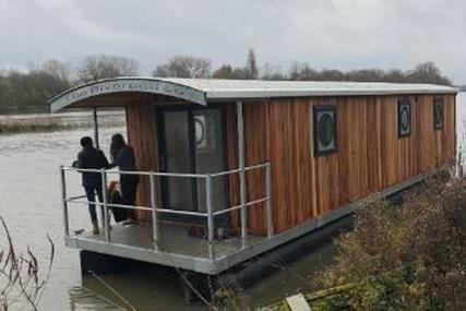 Houseboat 36