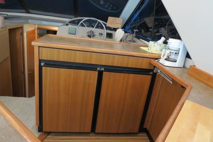 Bayliner 3988 Command Bridge Pilothouse