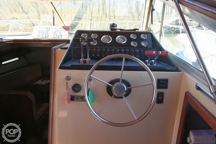 Chris Craft 332 Express