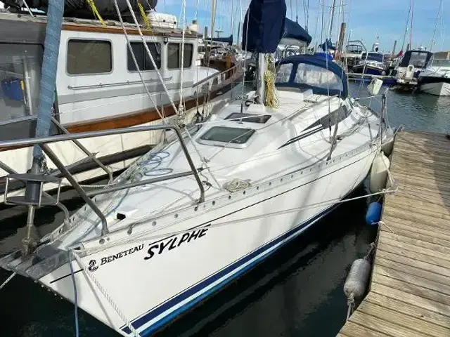 Beneteau First 305