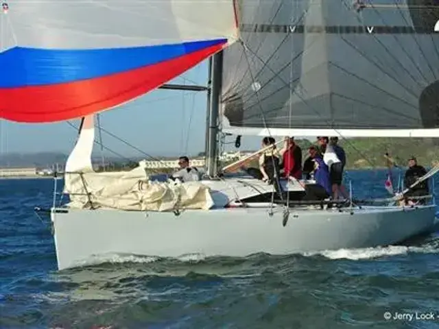 FARR YACHT DESIGN MUMM 36