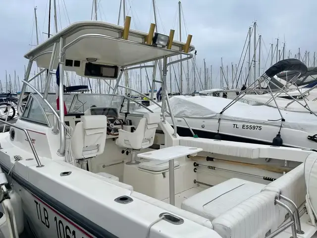 Boston Whaler 23 Conquest