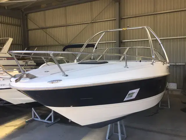 Bayliner 2552 CAPRI BOWRIDER