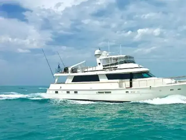 Hatteras 82 Motor Yacht