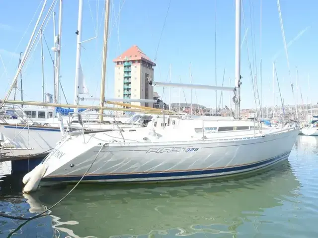 Beneteau First 325