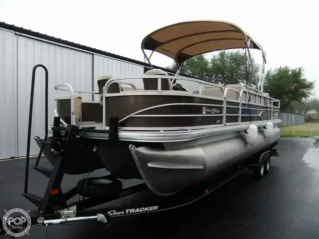 Sun Tracker 24 DLX Fishin' Barge