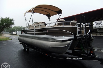 Sun Tracker 24 DLX Fishin' Barge