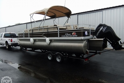 Sun Tracker 24 DLX Fishin' Barge