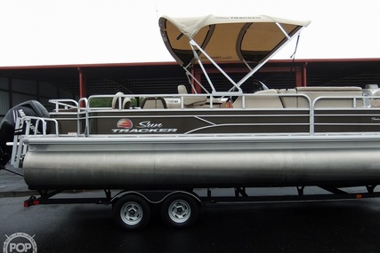 Sun Tracker 24 DLX Fishin' Barge