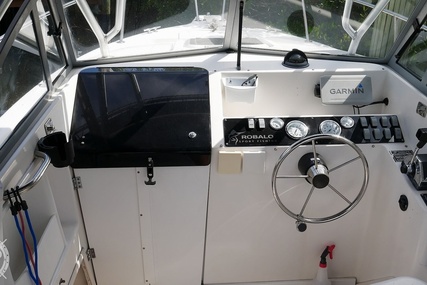 Robalo 2140 Walkaround