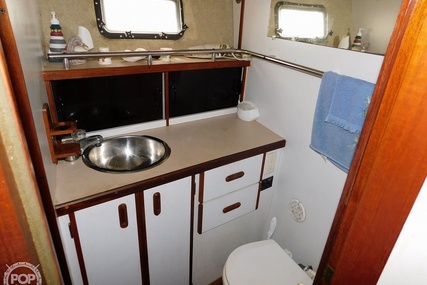 Carver 3207 Aft Cabin