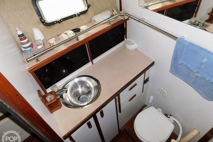 Carver 3207 Aft Cabin