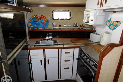 Carver 3207 Aft Cabin