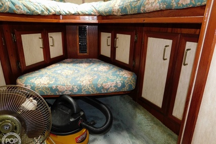 Carver 3207 Aft Cabin