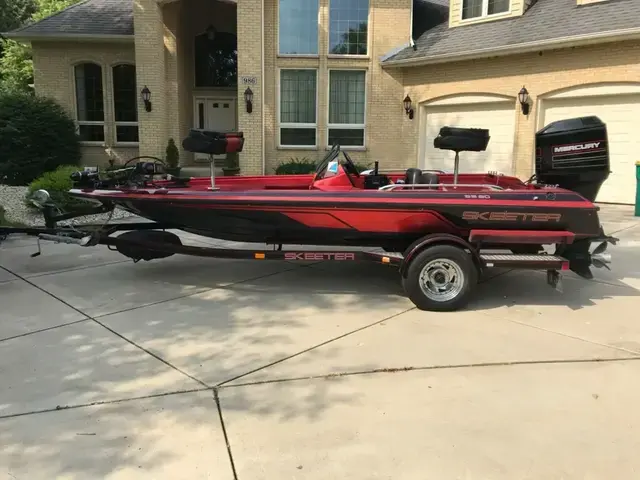 SKEETER BASS BOAT SS 90 Pro