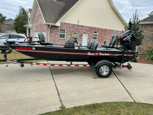 Bass Tracker Classic XL 17Ft