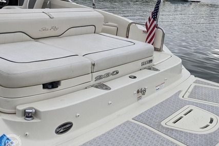 Sea Ray 230 Sundeck