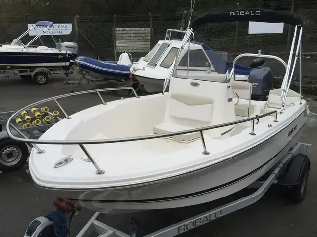 Robalo R160 Centre Console (not boston whaler white shark edgewater)