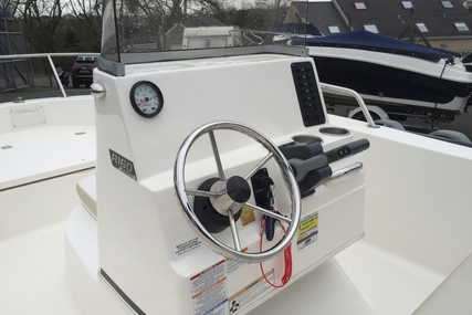 Robalo R160 Centre Console (not boston whaler white shark edgewater)