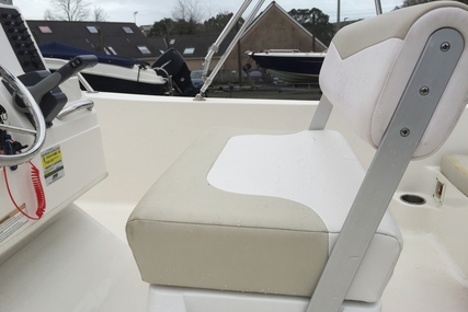 Robalo R160 Centre Console (not boston whaler white shark edgewater)