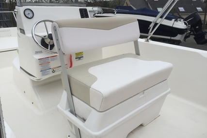 Robalo R160 Centre Console (not boston whaler white shark edgewater)