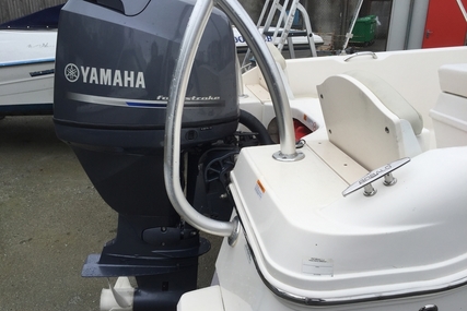 Robalo R160 Centre Console (not boston whaler white shark edgewater)