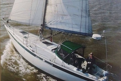 Ericson Yacht 39 Flush Deck