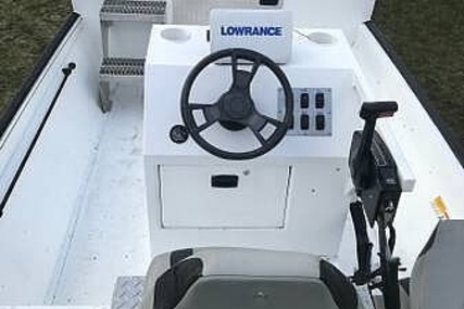 Lowe 2070 Roughneck