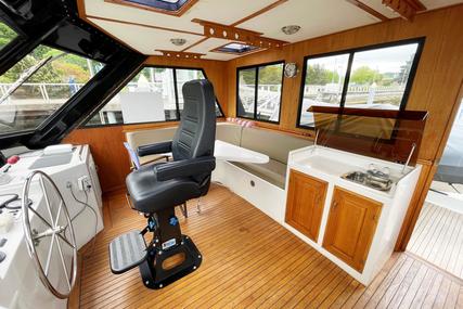 Angel Custom Skylounge Pilothouse