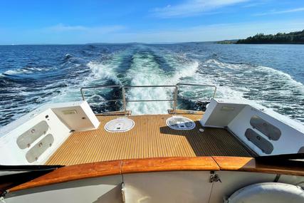 Angel Custom Skylounge Pilothouse