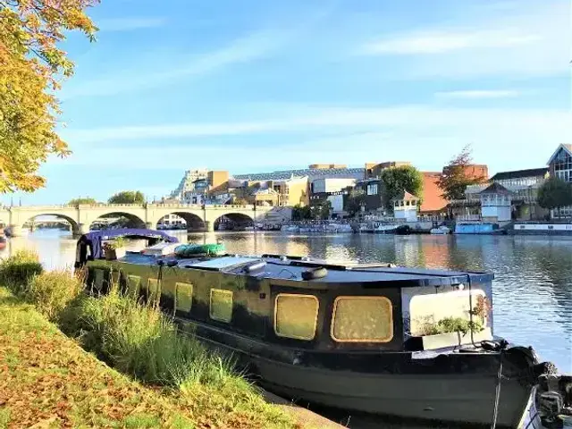 Wide Beam Narrowboat Metrofloat 60 x 12 Enclosed Cratch